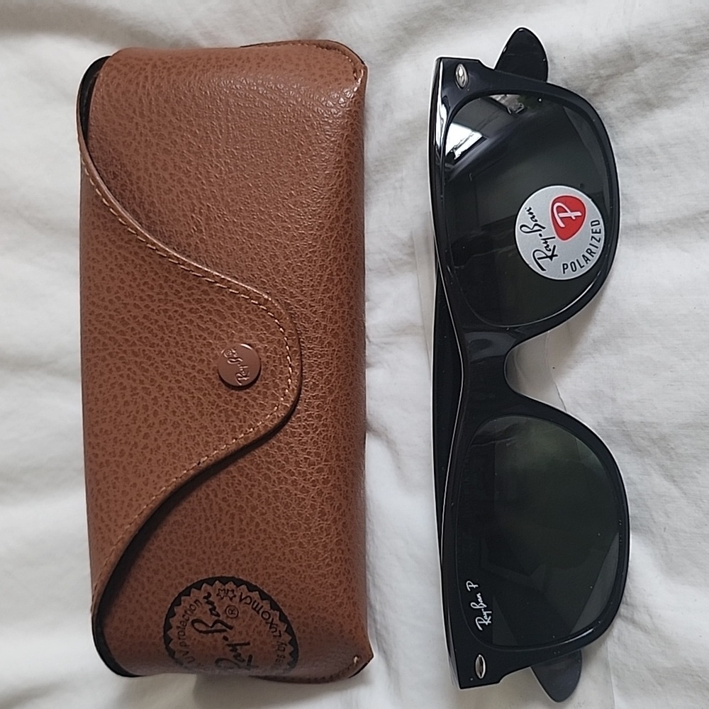 Ray-Ban Black Wayfarer Polarized Sunglasses